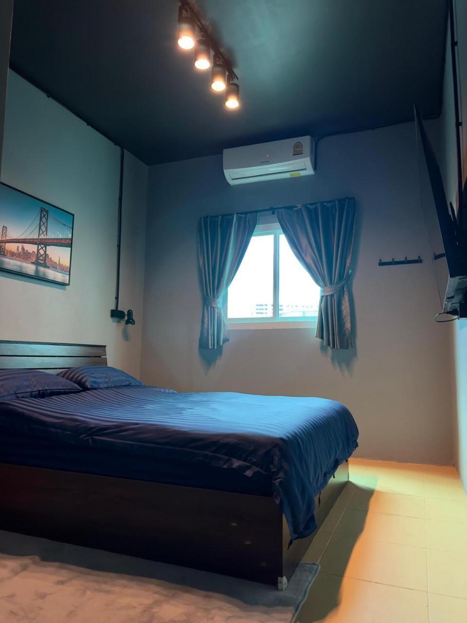 Friends Station Tukkom Hostel & Cafe Паттайя Экстерьер фото