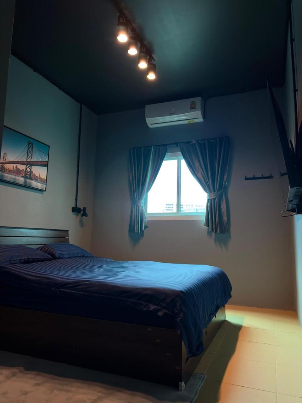 Champagne Hostel & Cafe Паттайя Экстерьер фото