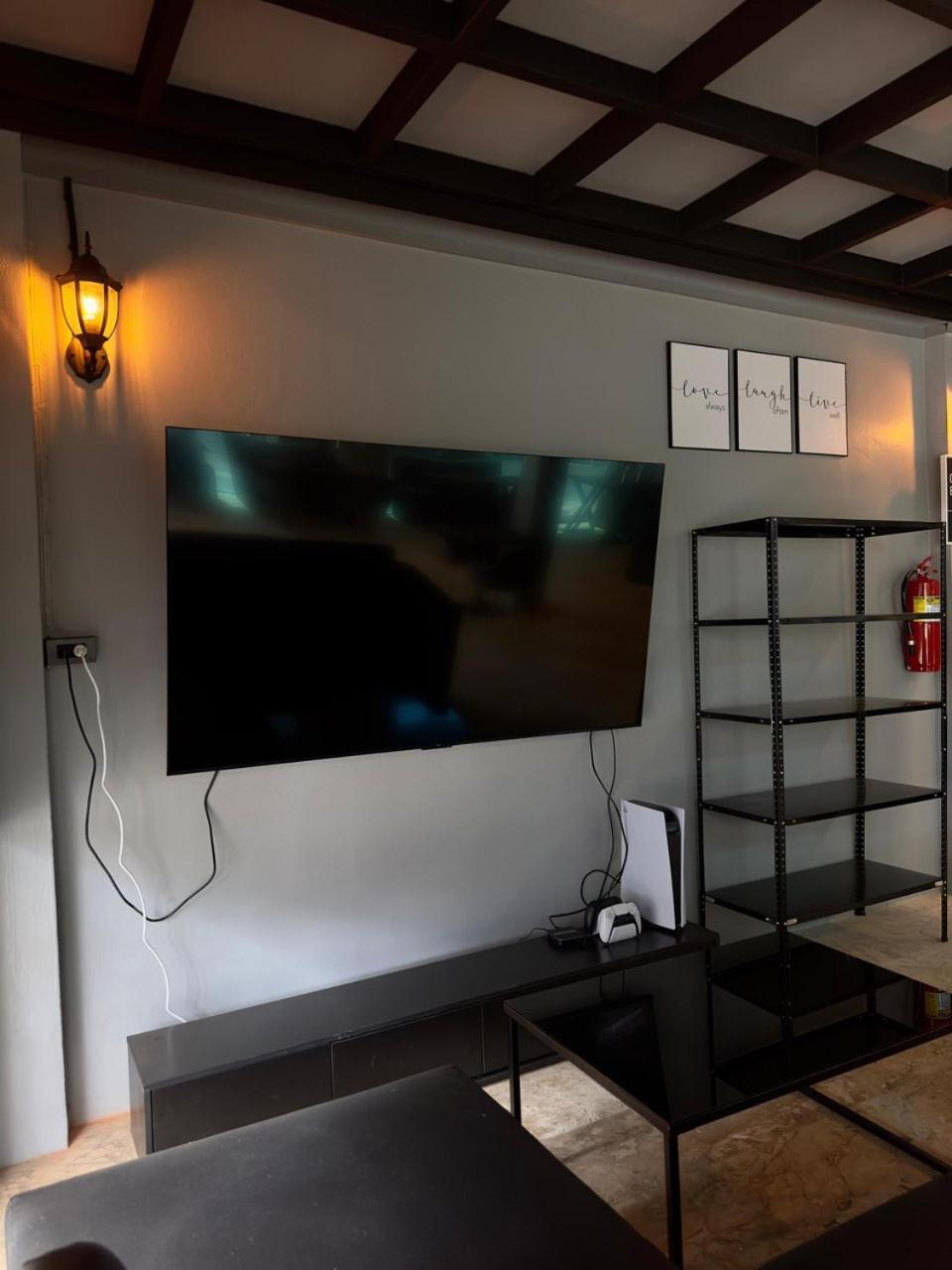 Champagne Hostel & Cafe Паттайя Экстерьер фото