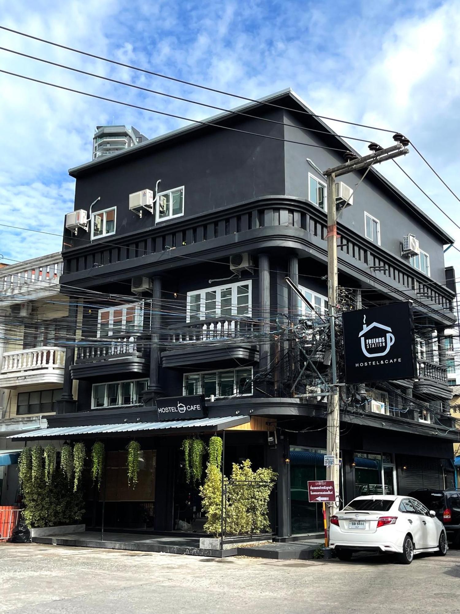 Friends Station Tukkom Hostel & Cafe Паттайя Экстерьер фото