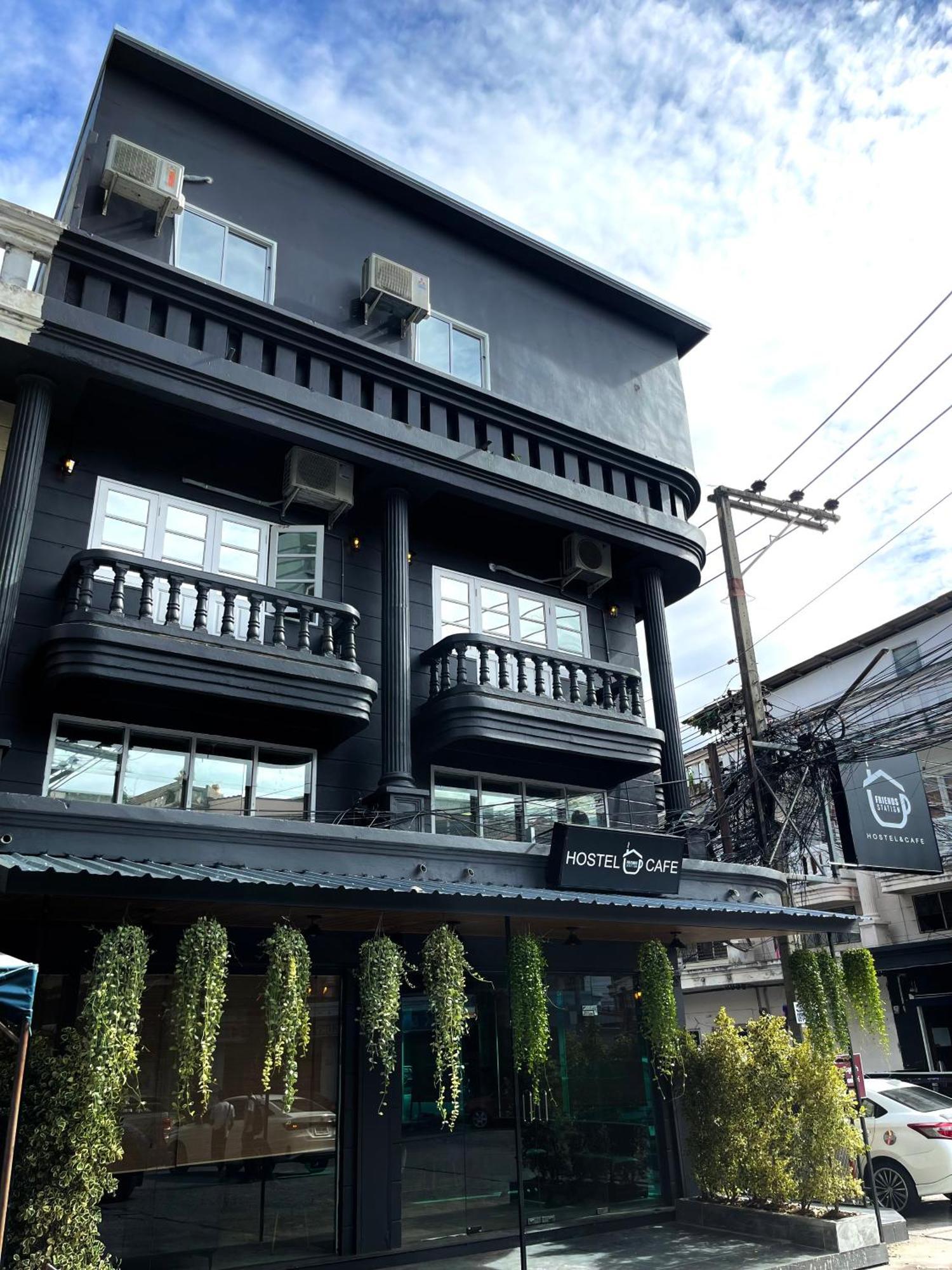 Champagne Hostel & Cafe Паттайя Экстерьер фото
