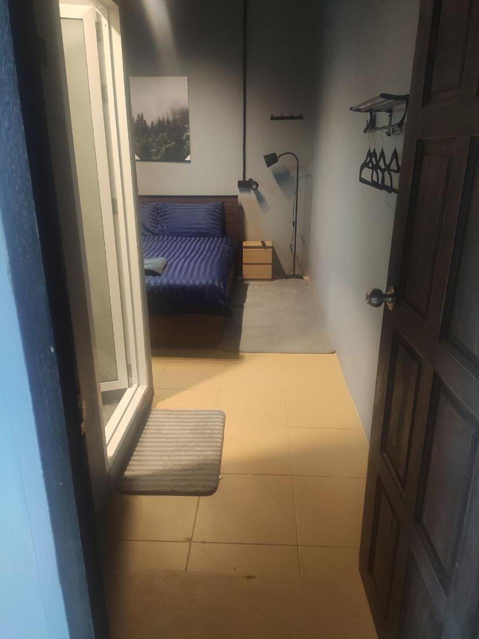 Champagne Hostel & Cafe Паттайя Экстерьер фото