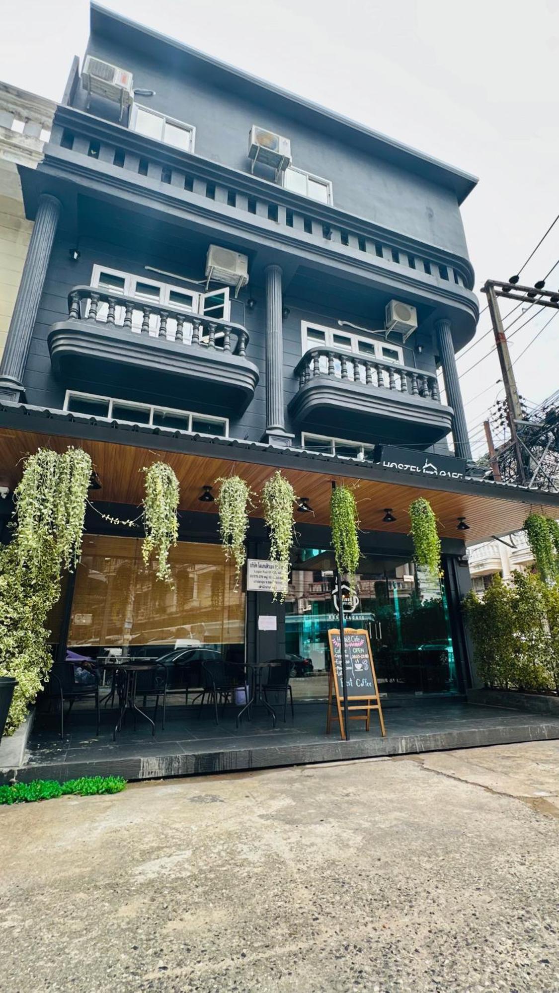 Champagne Hostel & Cafe Паттайя Экстерьер фото