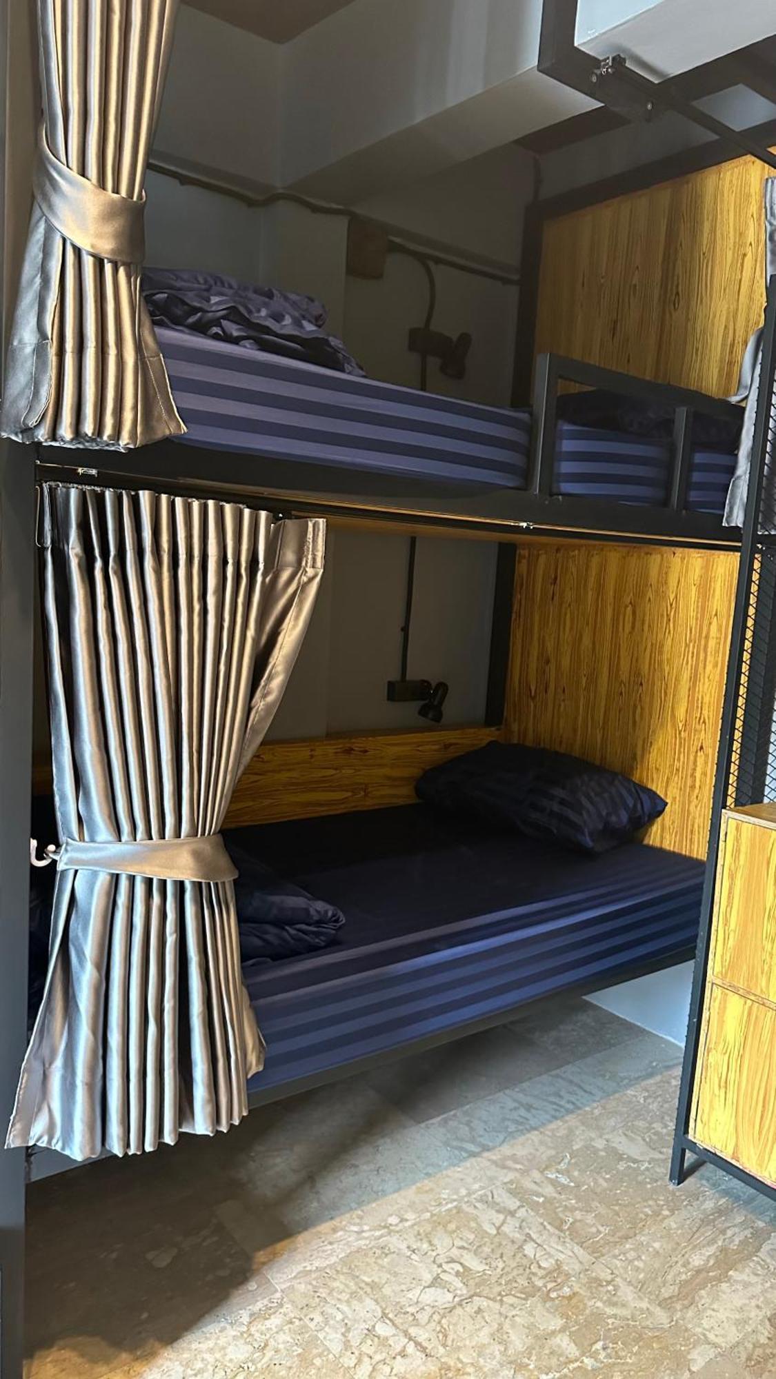 Champagne Hostel & Cafe Паттайя Экстерьер фото