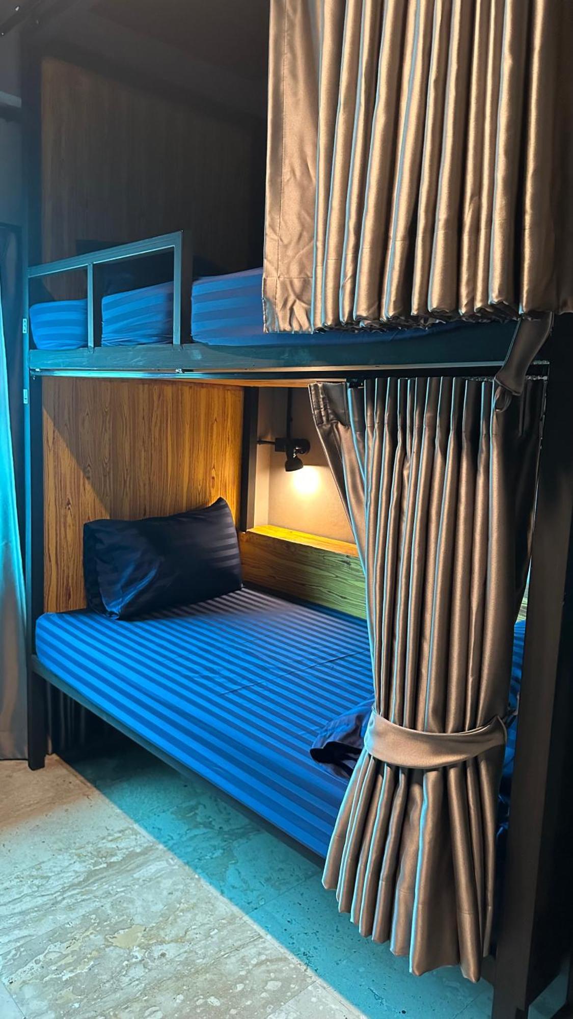 Champagne Hostel & Cafe Паттайя Экстерьер фото
